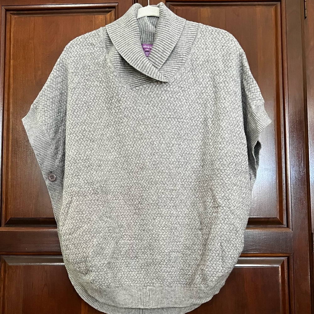 OLIVIA M. Short Sleeve Poncho in Textured Knit - Size L/XL